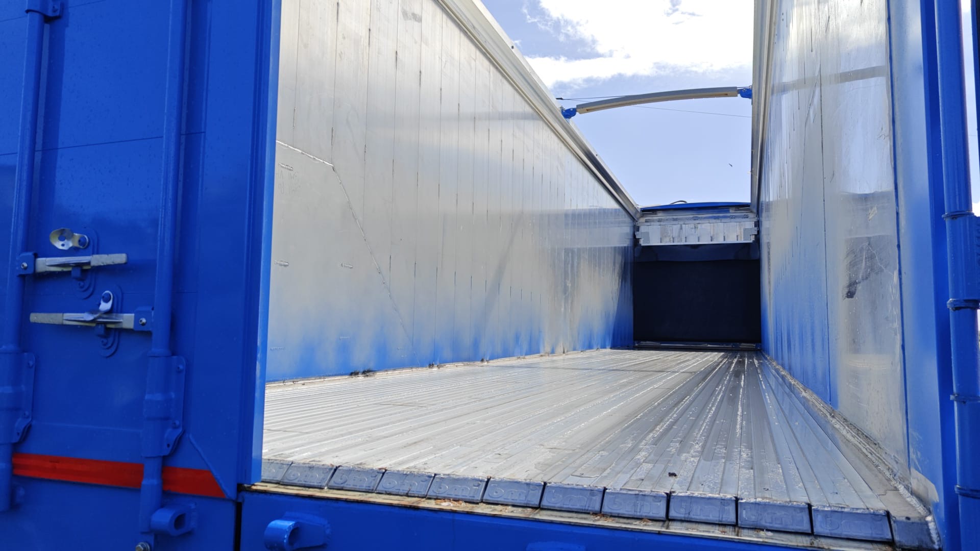 130yd Moving Floor Trailer